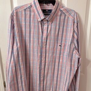 Vineyard vines button up tucker shirt! Men’s Sz XL. Pink/gray/blue striped!